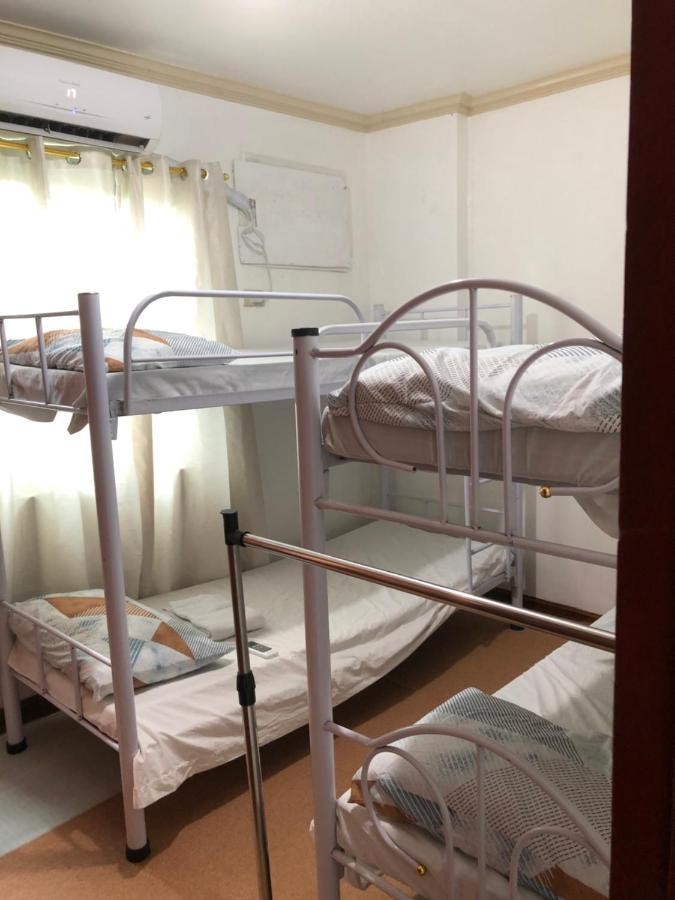 The Mansion - Backpackers Near Airport Apartment Manila Bagian luar foto