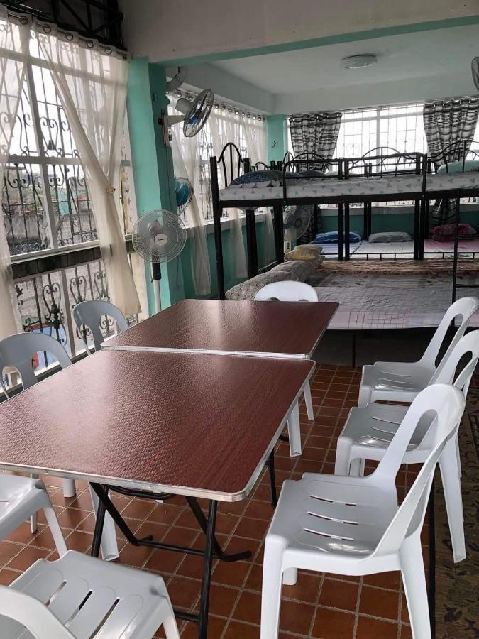The Mansion - Backpackers Near Airport Apartment Manila Bagian luar foto